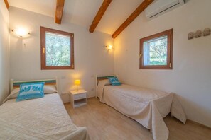 2 chambres, fer et planche à repasser, Wi-Fi, draps fournis