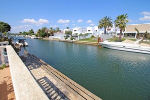 Marina - Elegant Family Villa with Pool, Mooring (Empuriabrava)