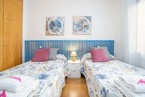 2 chambres, fer et planche à repasser, accès au Wi-Fi (inclus)