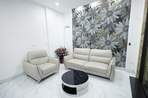 Standard Studio Suite, City View | Living area | 45-inch LED TV with cable channels - Kim Ma Home - Ha Noi (Hanoi)