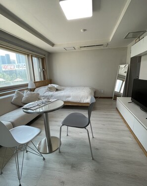Interior - Gangnam Cozy home 7 min to subway Free Parking Elevator (Seoul)