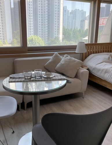 Gangnam Cozy home 7 min to subway Free Parking Elevator