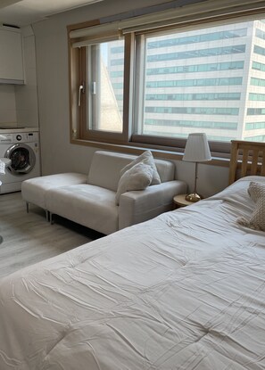 1 bedroom, WiFi, bed sheets - Gangnam Cozy home 7 min to subway Free Parking Elevator (Seoul)