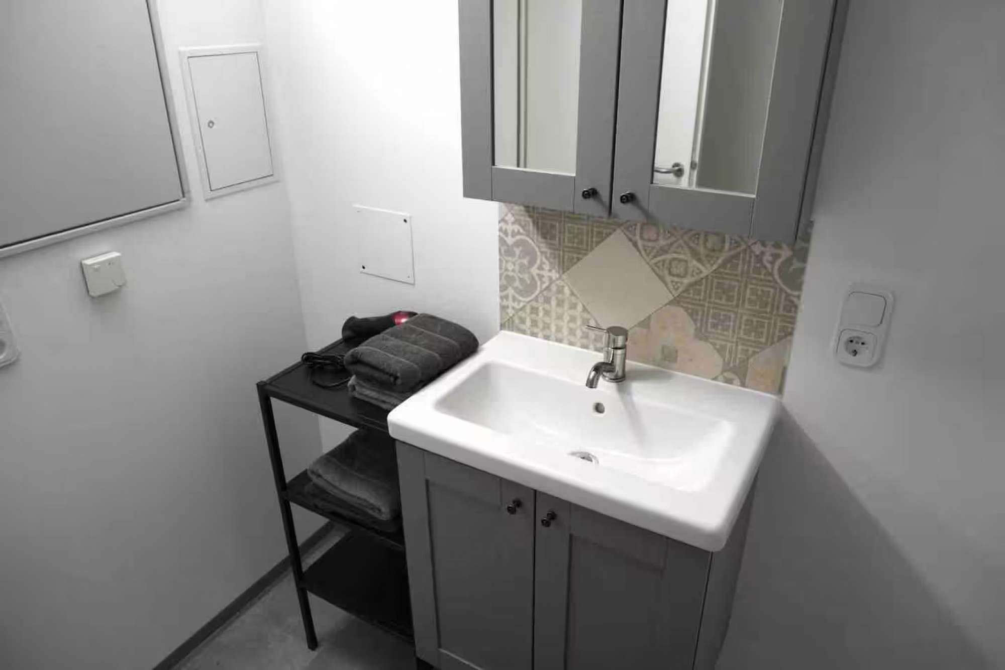 Dusche, Haartrockner, Handtücher, Seife