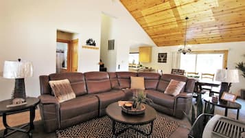 Signature House, 3 Bedrooms, Patio, Lakeside | Living room