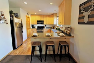 Signature House, 3 Bedrooms, Patio, Lakeside | Private kitchen | Fridge, microwave, oven, stovetop