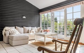 Smart TV, fireplace - Cozy home in Dronningmølle with WiFi (Dronningmølle)