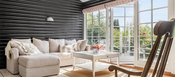 Cozy home in Dronningmølle with WiFi