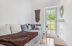 5 bedrooms, travel crib, free WiFi