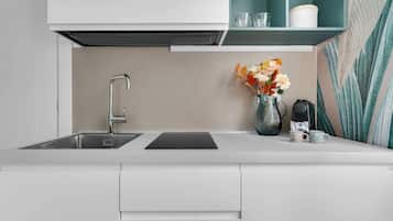 Fridge, stovetop, coffee/tea maker, electric kettle