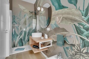 Hair dryer, towels, soap, shampoo - Elegant and cosy flat in Milan, closed to Fashion District, Navigli and Duomo (Milan)