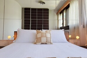 2 bedrooms, in-room safe, iron/ironing board, free WiFi