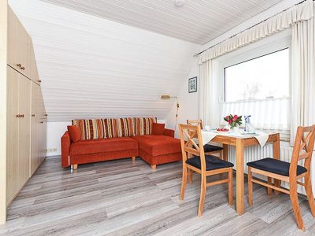 Wohnzimmer mit integriertem Küchenbereich