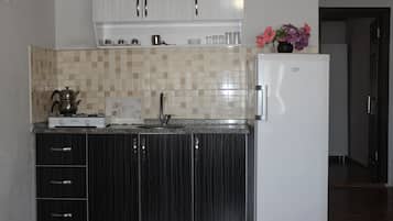 Standard Apartment | Private kitchen | Stovetop, cookware/dishes/utensils
