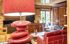 Smart TV, fireplace, table tennis