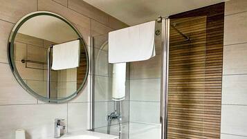 Shower, towels
