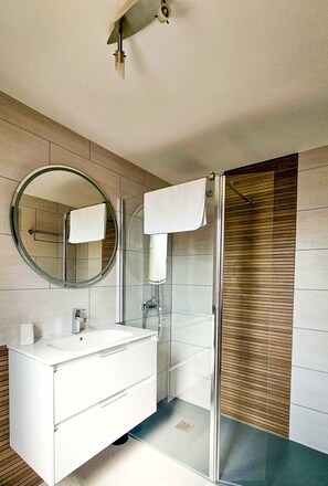 Shower, towels - SIM01 (Ayamonte)
