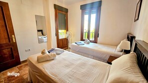 2 bedrooms, iron/ironing board, free WiFi, bed sheets - SIM01 (Ayamonte)