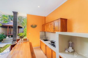 Family Villa | Private kitchen | Fridge, stovetop, dishwasher, cookware/dishes/utensils