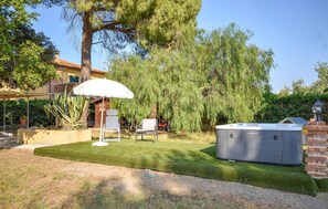 Outdoor spa tub - Stunning home in Campiglia Marittima (Campiglia Marittima)