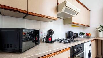 Fridge, microwave, oven, stovetop