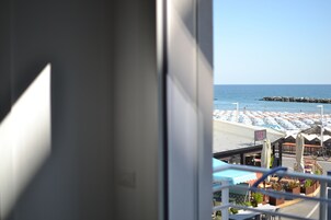 Suite superior, vistas al mar (City view) | Vistas desde la habitación