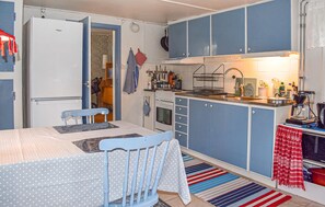 Fridge, stovetop, coffee/tea maker