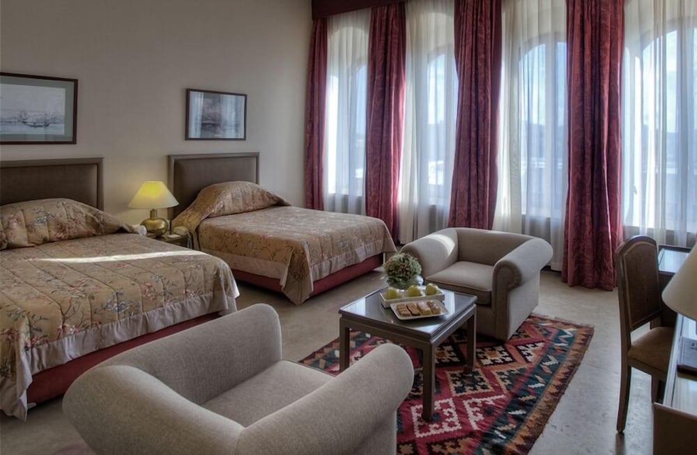 Mir Amin Palace by null