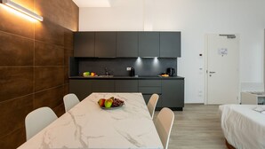 Unclassified image, 2 of 14, button - Htm Tower - 701 Executive by Halldis (Mestre)