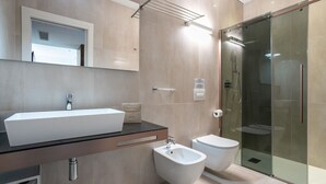 Unclassified image, 5 of 14, button - Htm Tower - 701 Executive by Halldis (Mestre)