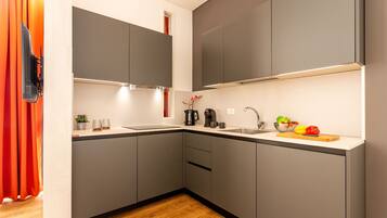 Kühlschrank, Herdplatte, Geschirrspüler