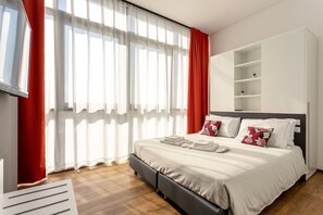 Travel crib, free WiFi, wheelchair access