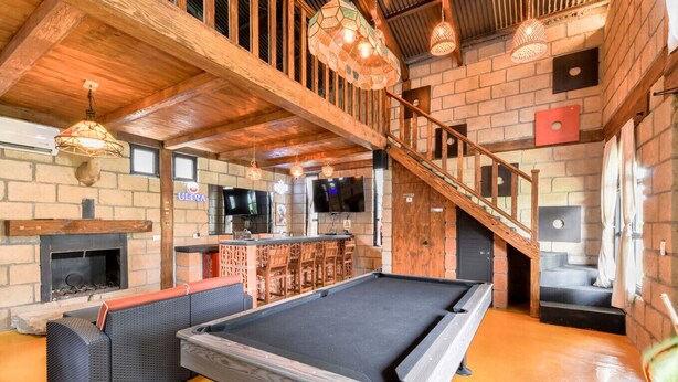 A billiards table in a room with a wooden ceiling, brick walls, and a staircase. - Quinta Allende |Alberca, Bar, Palapa con asador, Futbol, Voleibol, Juegos Infantiles (Los Adobes)