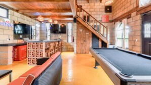 A pool table, bar area, and seating with a wooden ceiling and brick walls. - Quinta Allende |Alberca, Bar, Palapa con asador, Futbol, Voleibol, Juegos Infantiles (Los Adobes)