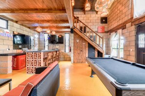 Game room - Quinta Allende |Alberca, Bar, Palapa con asador, Futbol, Voleibol, Juegos Infantiles (Los Adobes)