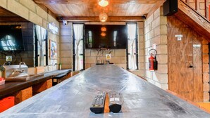 A long, polished bar area with a high ceiling and exposed wooden beams. - Quinta Allende |Alberca, Bar, Palapa con asador, Futbol, Voleibol, Juegos Infantiles (Los Adobes)
