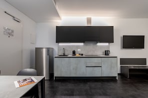 Fridge, stovetop, dishwasher, coffee/tea maker