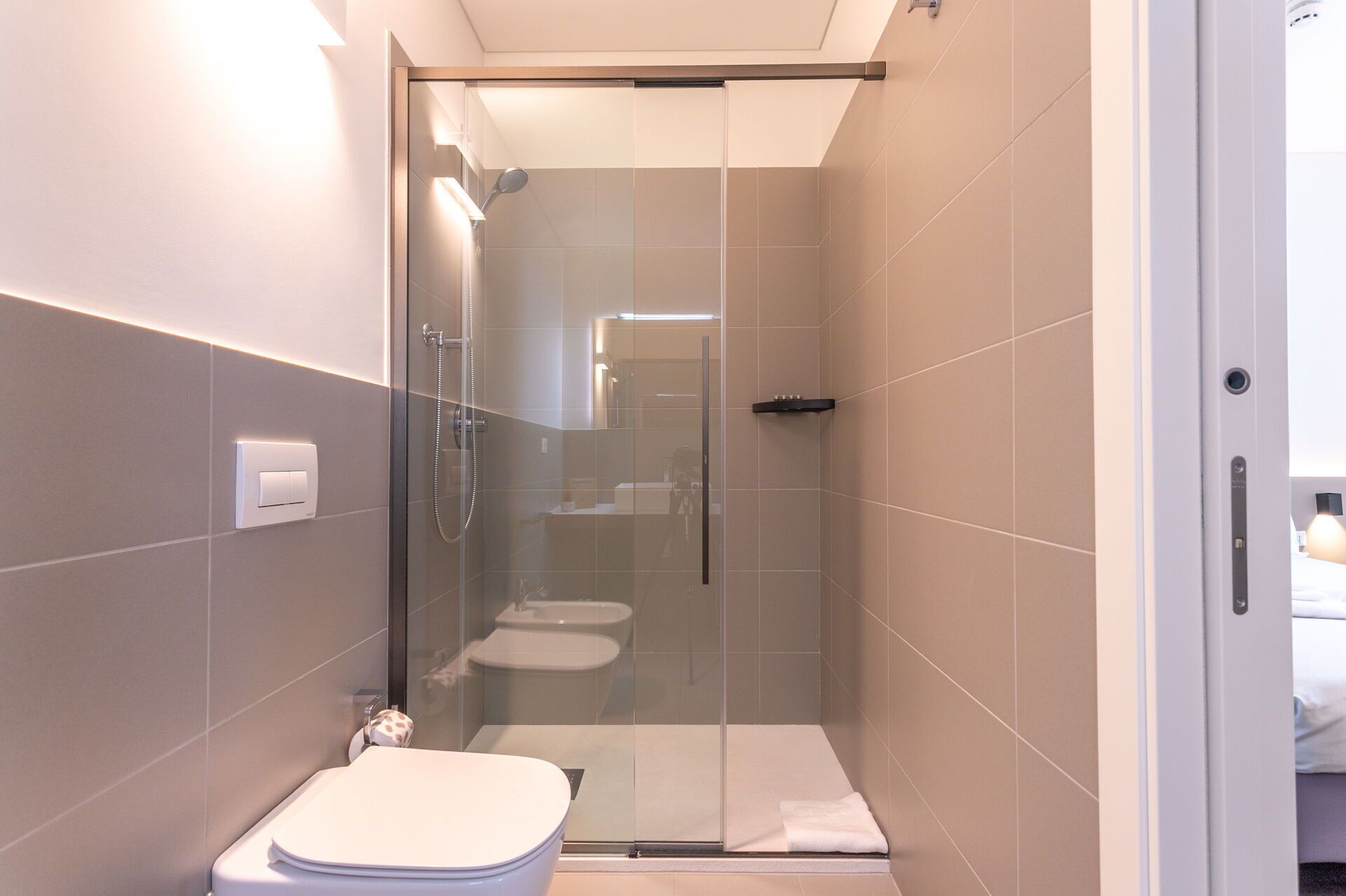 Dusche, Haartrockner, Bidet, Handtücher