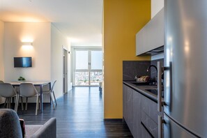 Fridge, stovetop, dishwasher, coffee/tea maker