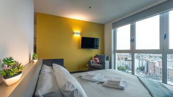 Travel crib, free WiFi, wheelchair access