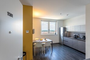 Fridge, stovetop, dishwasher, coffee/tea maker