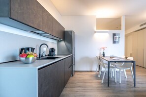 Kühlschrank, Herdplatte, Geschirrspüler