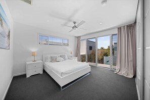 5 bedrooms, desk, iron/ironing board, travel cot