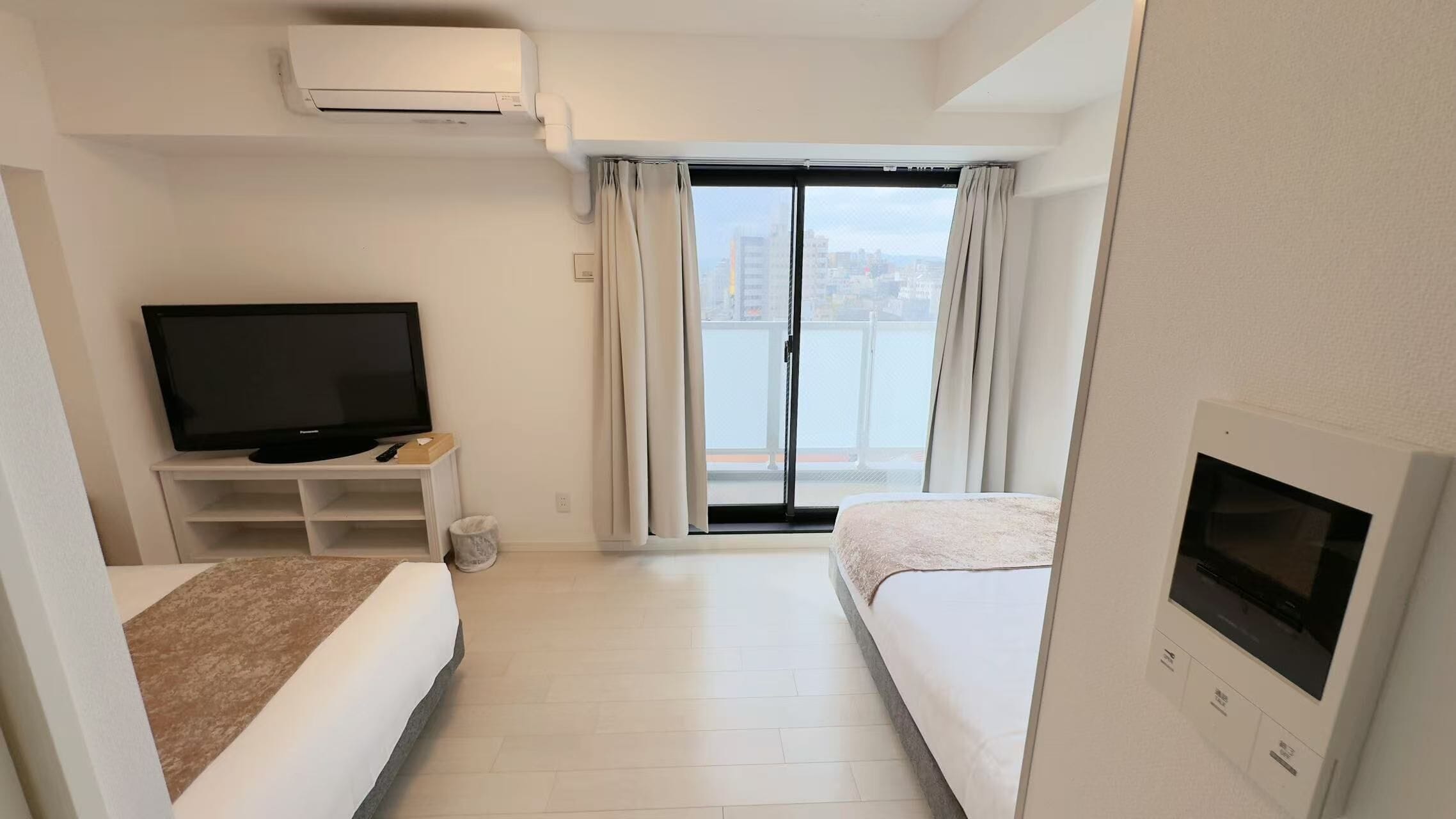 Appartement Supérieur, balcon, vue ville | Rideaux occultants, chambres insonorisées, fer et planche à repasser