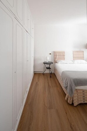 1 habitación, escritorio, tabla de planchar con plancha y wifi gratis