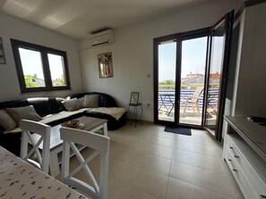 TV - Seaview Apartment Mala Kala in Porec, Istria (Porec)