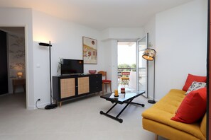 Smart TV - Beautiful apartment for 2, refurbished by the sea (Saint-Raphaël)