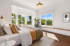 6 soverom, skrivebord, strykejern/-brett og wi-fi (inkludert)