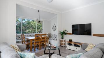 Smart TV, DVD player, stereo