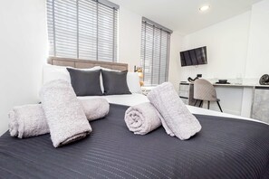 1 bedroom, desk, iron/ironing board, WiFi